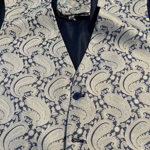 Men Brocade Reversible Vest and Pocket Square Set.